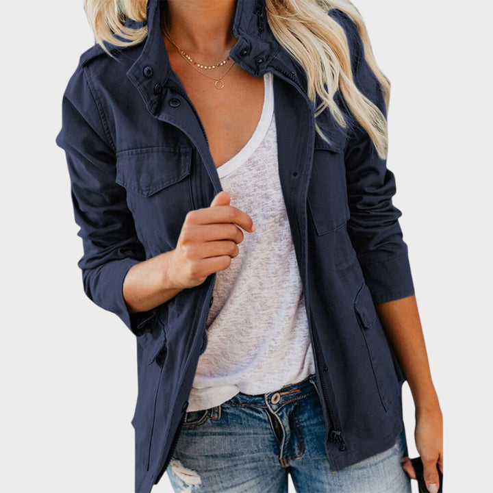 Mora | Campera Informal con Cierre y Cuello Alto