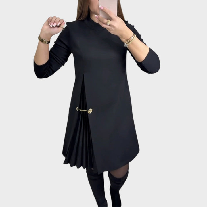 Asunción | Vestido Plisado con Aplique Dorado