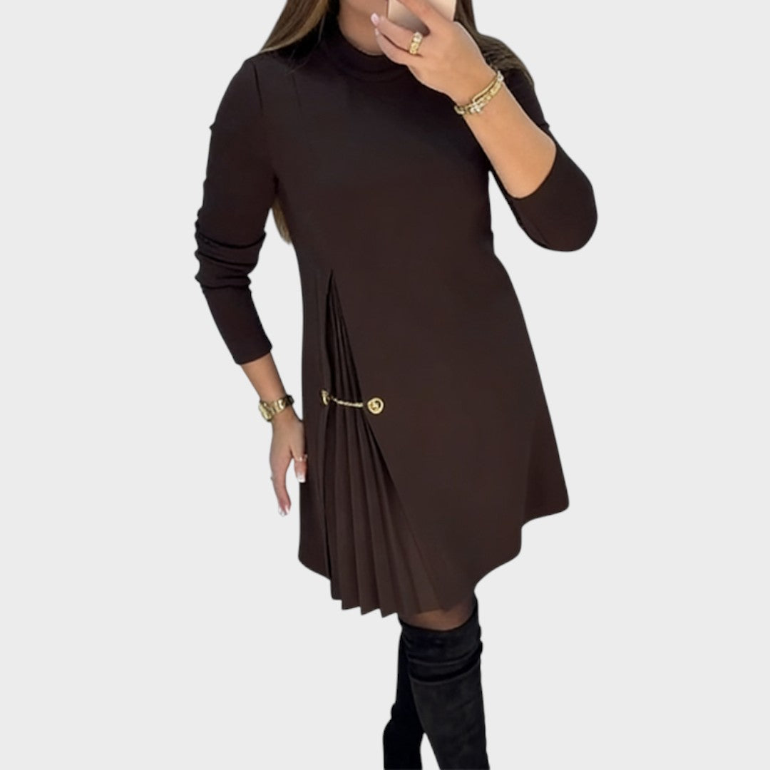Asunción | Vestido Plisado con Aplique Dorado