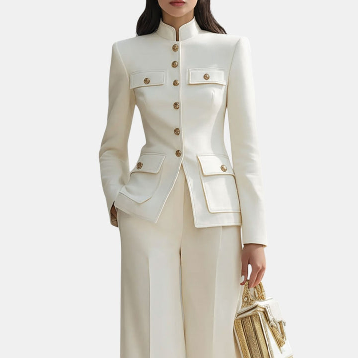 Cristina | Traje Sastre Crema con Detalles Dorados