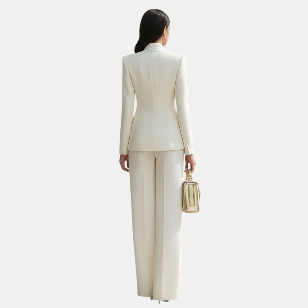 Cristina | Traje Sastre Crema con Detalles Dorados