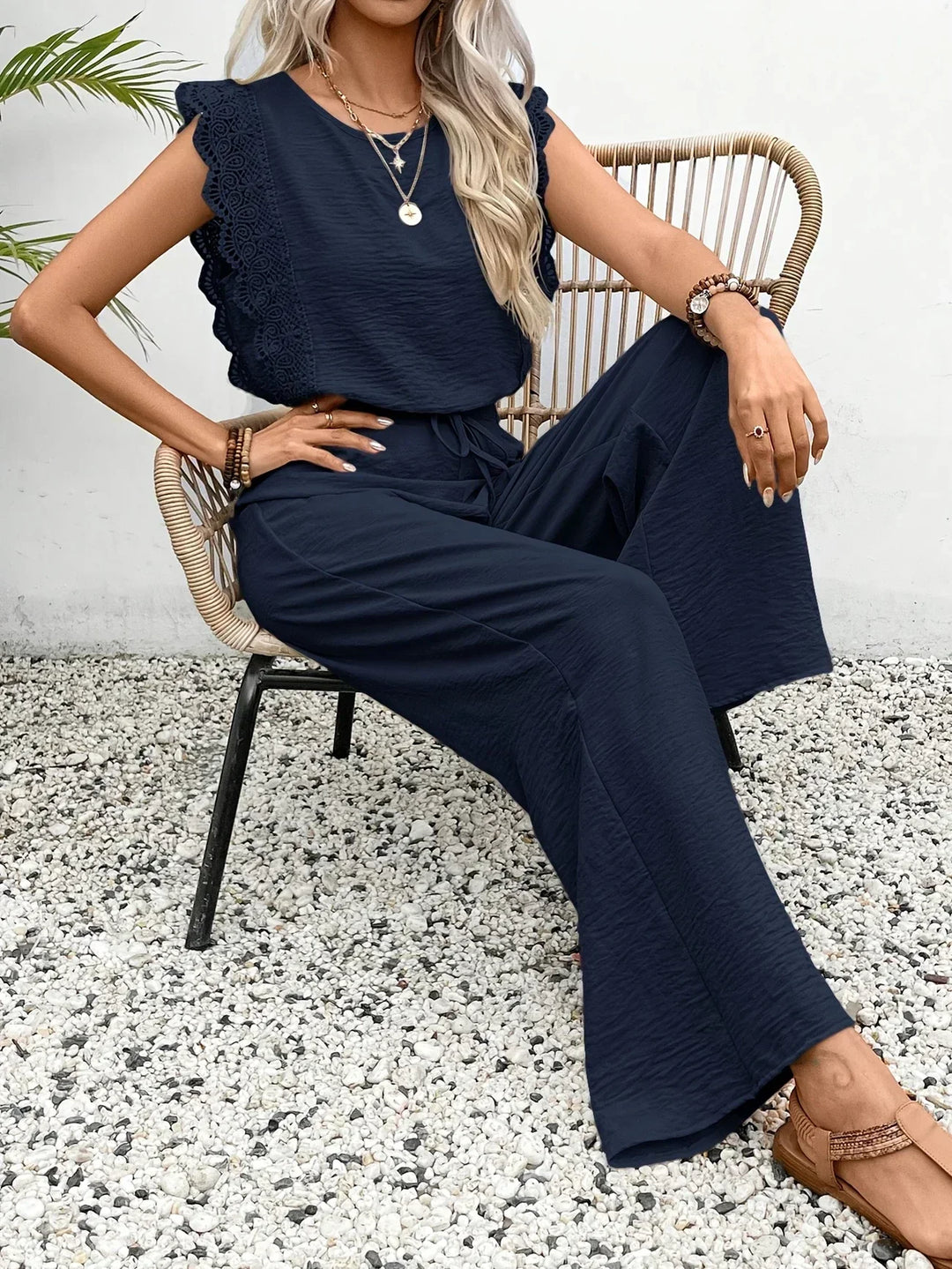 Conjunto Elegante de Dos Piezas Zella – Top con Encaje y Pantalones de Pierna Ancha