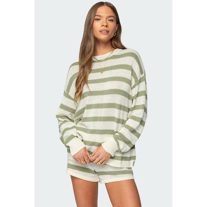 Nina | Conjunto de Suéter de Punto a Rayas Oversized y Shorts con Cordones