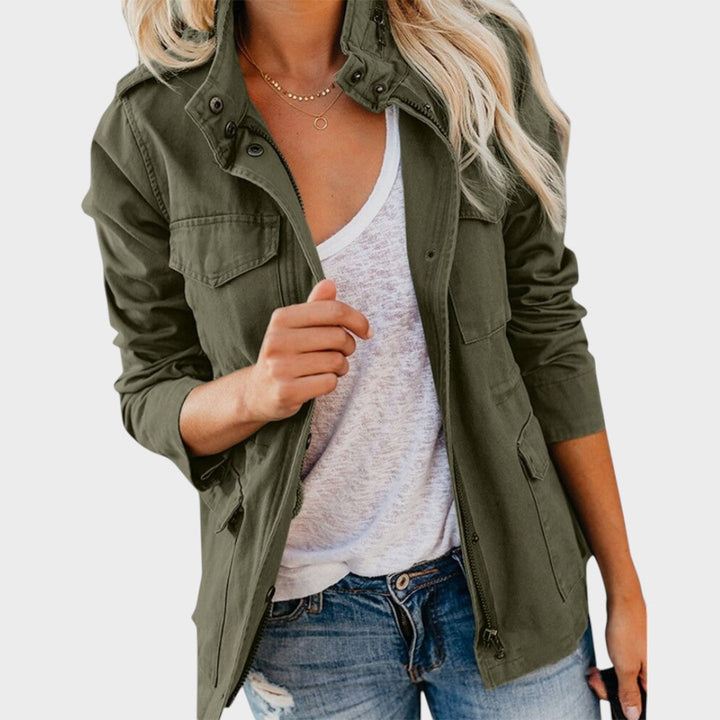 Mora | Campera Informal con Cierre y Cuello Alto