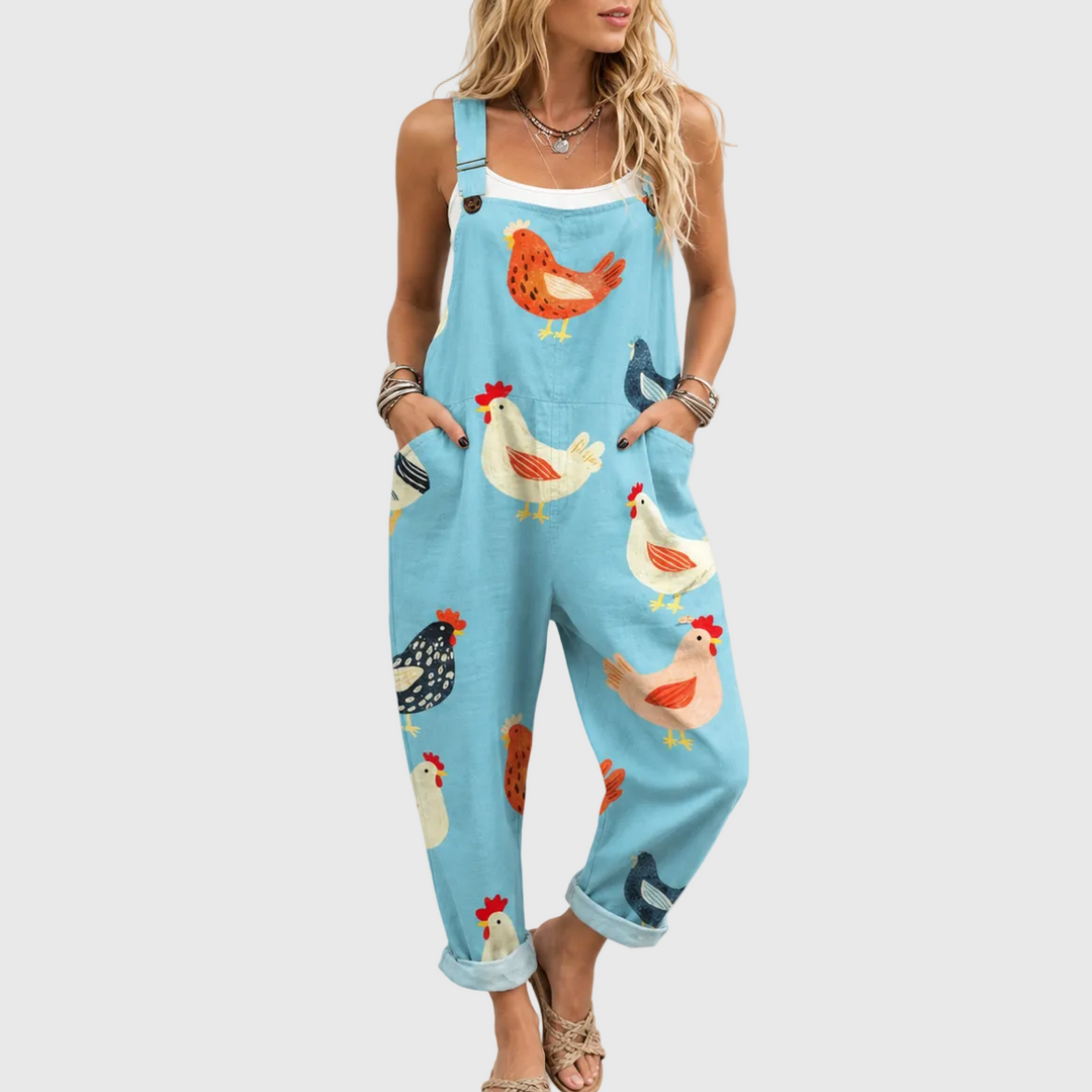 Freya | Pantalón de tirantes azul claro con gallinas de colores