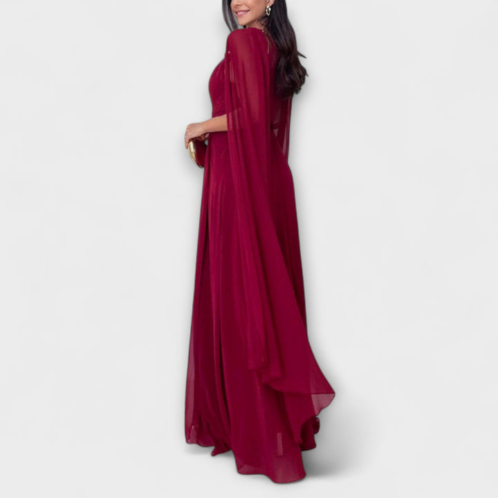 Zoe | Vestido Largo con Capa y Tajo Alto