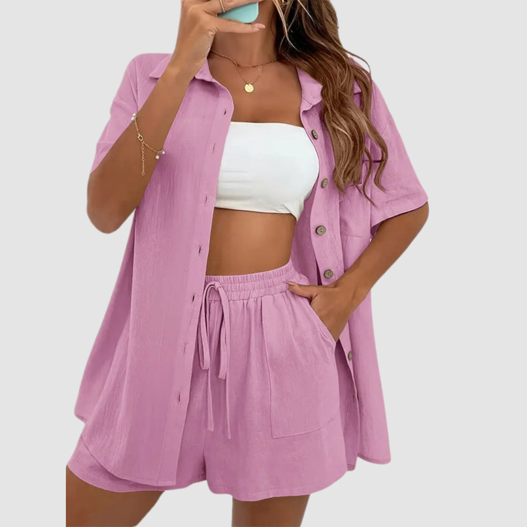 Frances | Conjunto Elegante de Verano de Dos Piezas – Top de Manga Corta con Botones y Pantalones Cortos con Cuerda