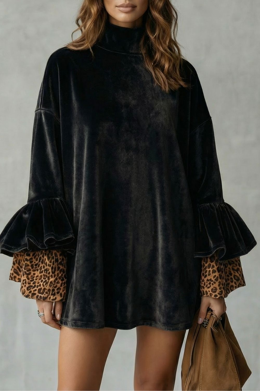 Adela | Vestido Mini de Terciopelo con Detalle en Mangas