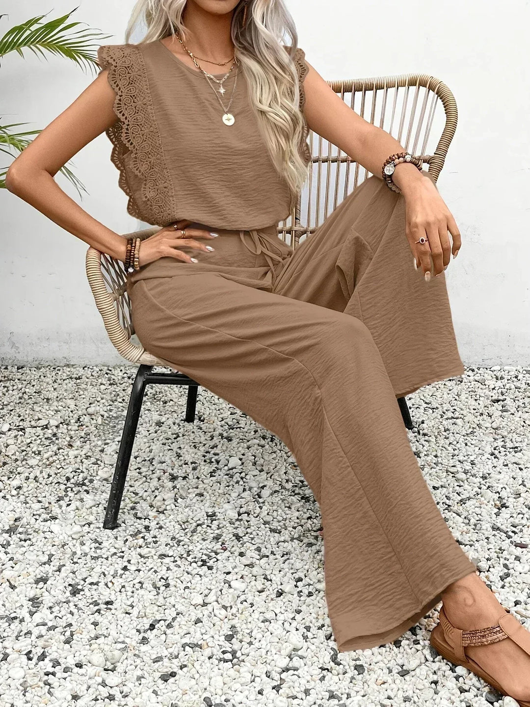 Conjunto Elegante de Dos Piezas Zella – Top con Encaje y Pantalones de Pierna Ancha