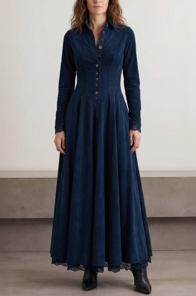 Trinidad | Vestido Largo de Ante con Cuello y Detalles de Encaje