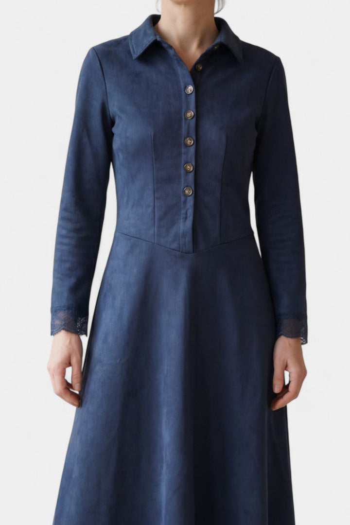Lorenza | Vestido Largo de Ante con Cuello Camisero y Encaje