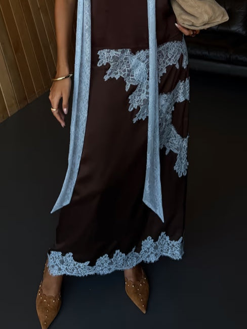 Conjunto de Traje Katalina de Encaje – Elegante Conjunto de Dos Piezas con Encaje