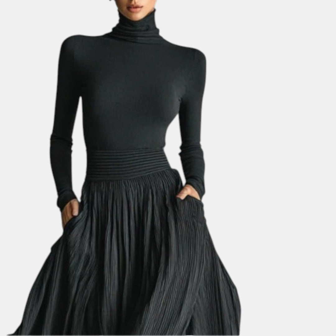 Agustina | Conjunto Negro con Cuello Alto y Falda Plisada