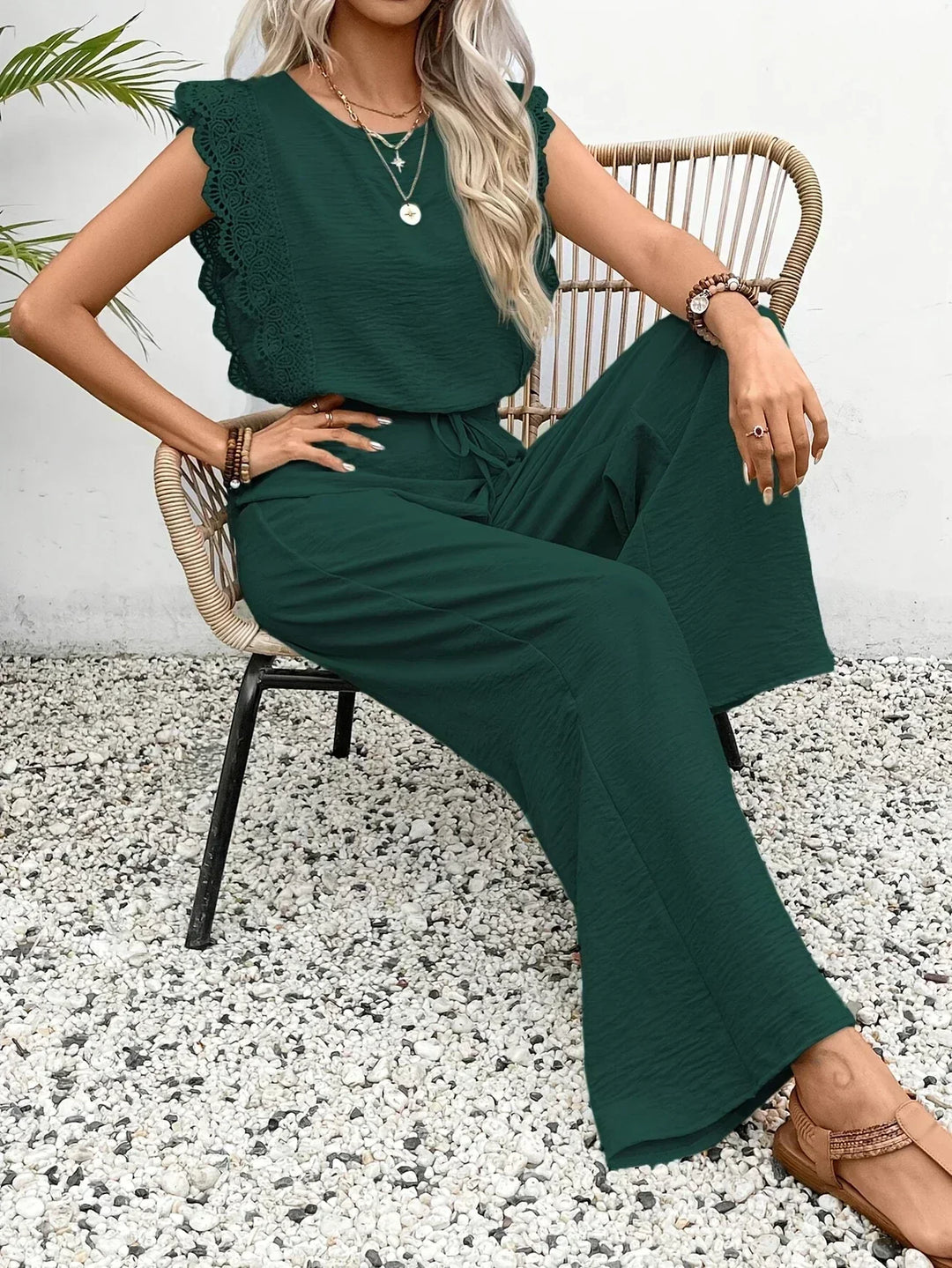Conjunto Elegante de Dos Piezas Zella – Top con Encaje y Pantalones de Pierna Ancha