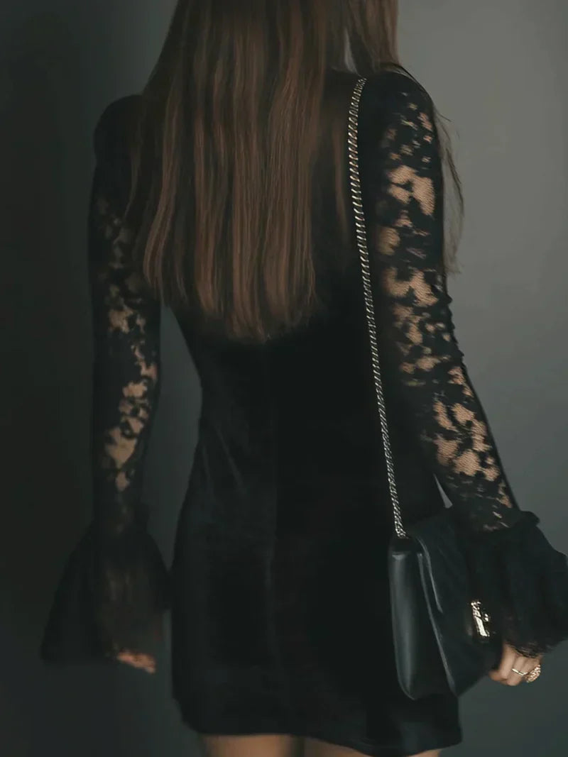 Adriana | Vestido Mini de Terciopelo y Encaje