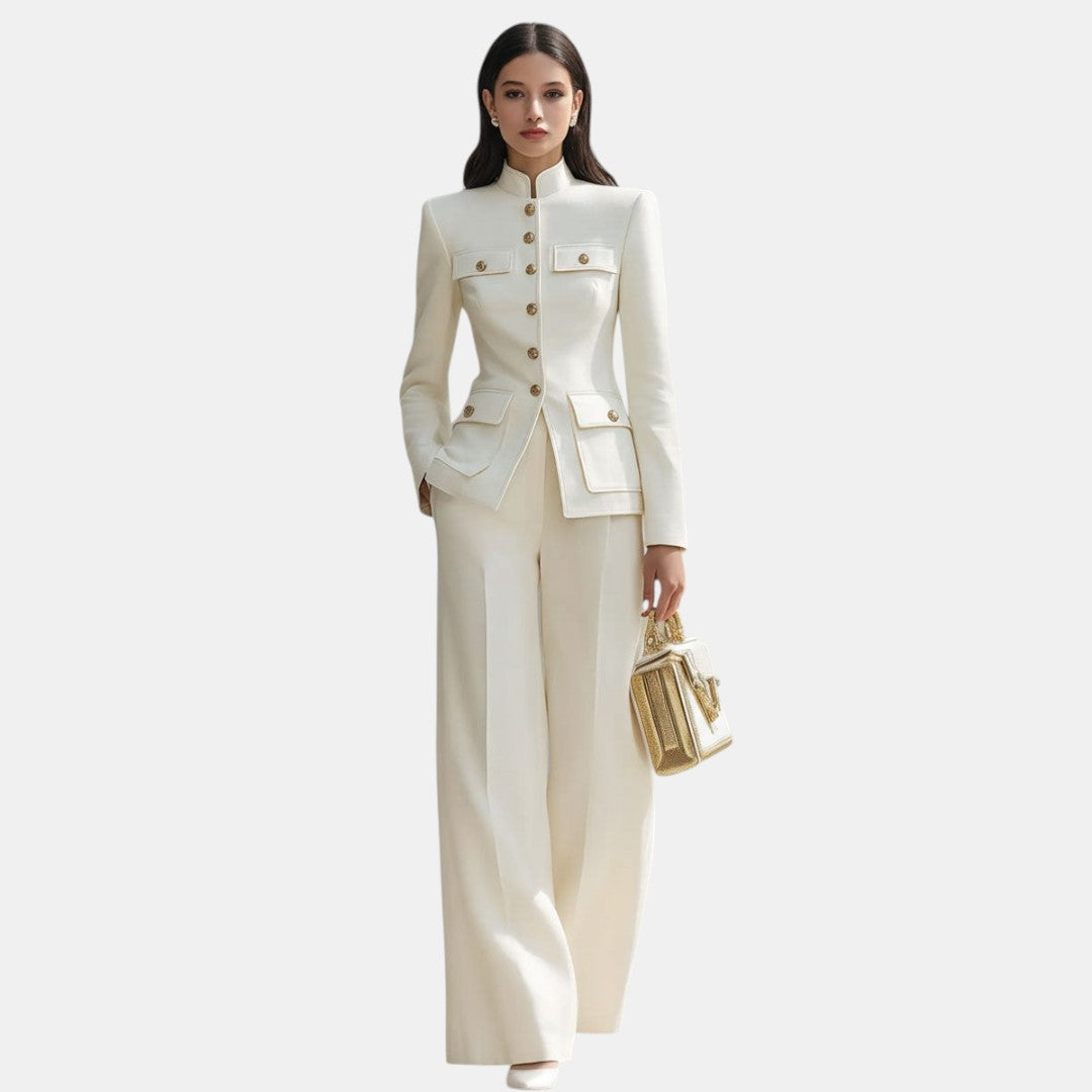 Cristina | Traje Sastre Crema con Detalles Dorados