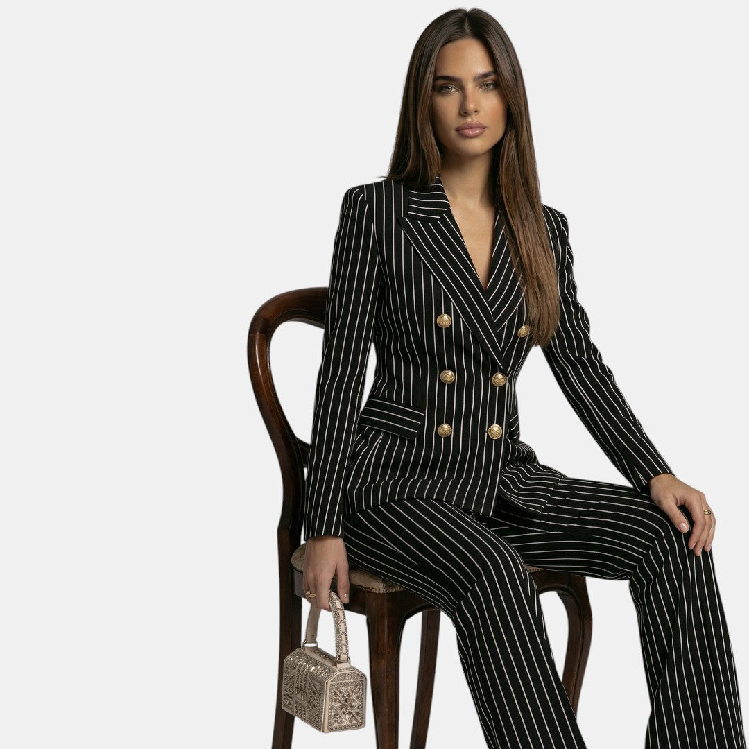 Victoria | Traje Diplomático Elegante