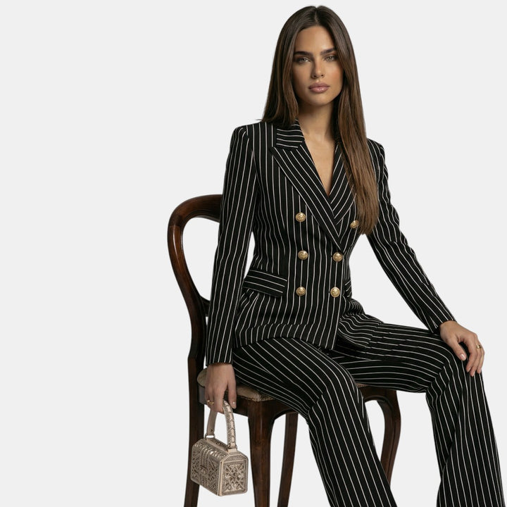 Victoria | Traje Diplomático Elegante