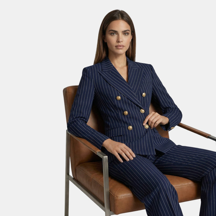 Victoria | Traje Diplomático Elegante