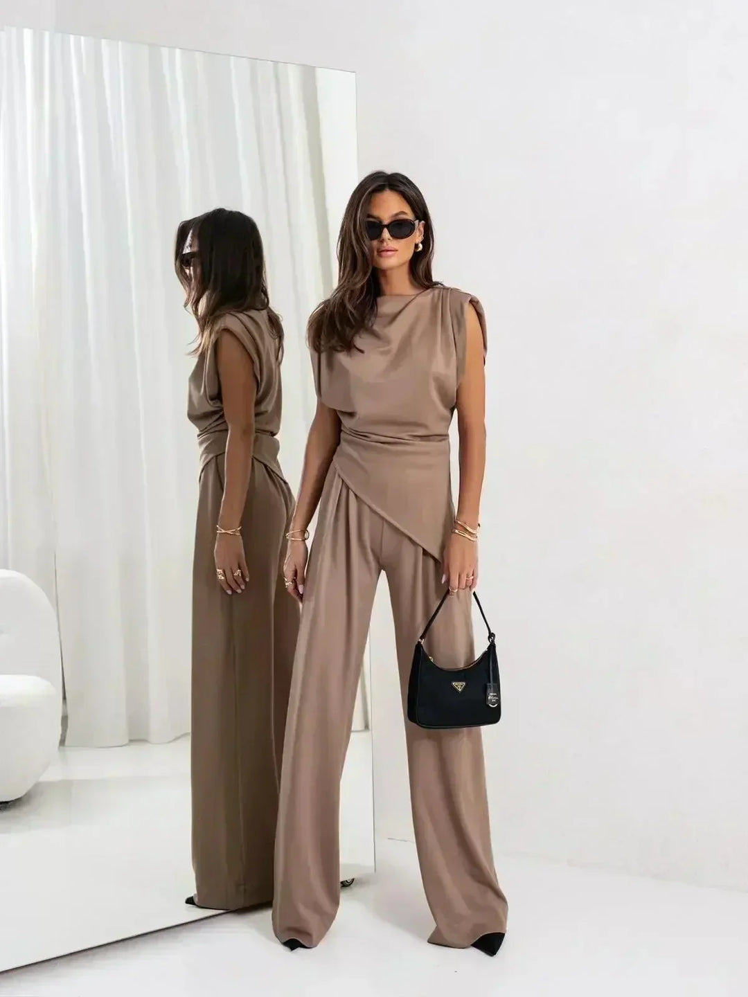 Diann | Conjunto Elegante de Dos Piezas – Top Drapado y Pantalones de Pierna Ancha